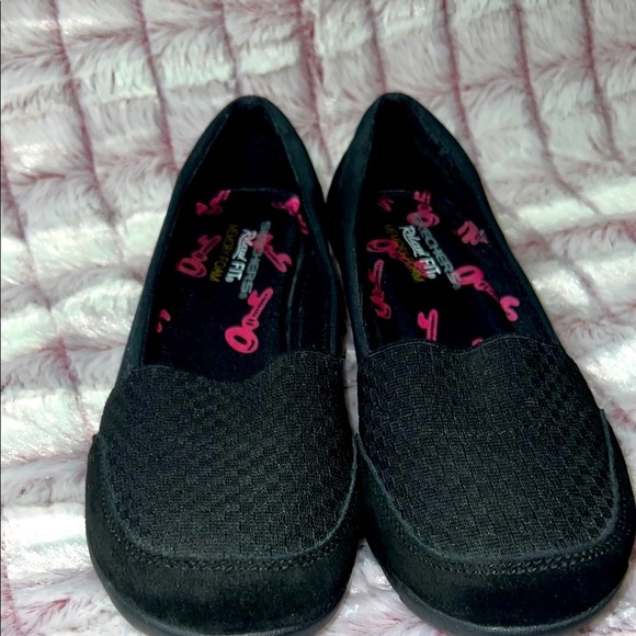 Skechers Black Slip-On Loafers for Everyday Comfort - Picture 7 of 16